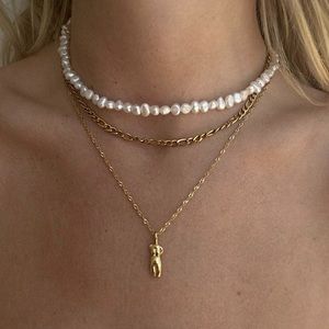 18k gold Female body pendant necklace, human figure pendant necklace,